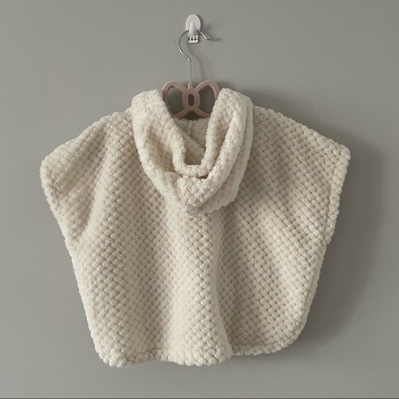 Old Navy Girl’s Hooded Poncho - Picture 6 of 7